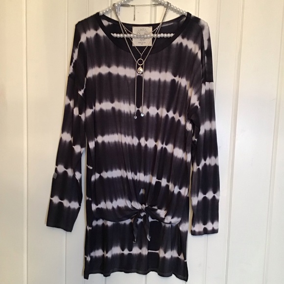 SILKY SOFT HIGH~LO PATTERN BACK LONGER THAN FRONT TOP - Picture 3 of 10